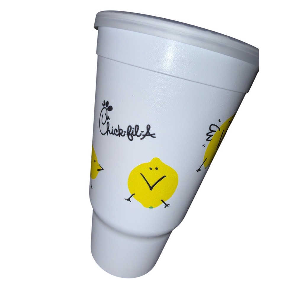 Chick-fil-A Reusable 32 oz Plastic Tumbler White with Lid and Chick Graphics